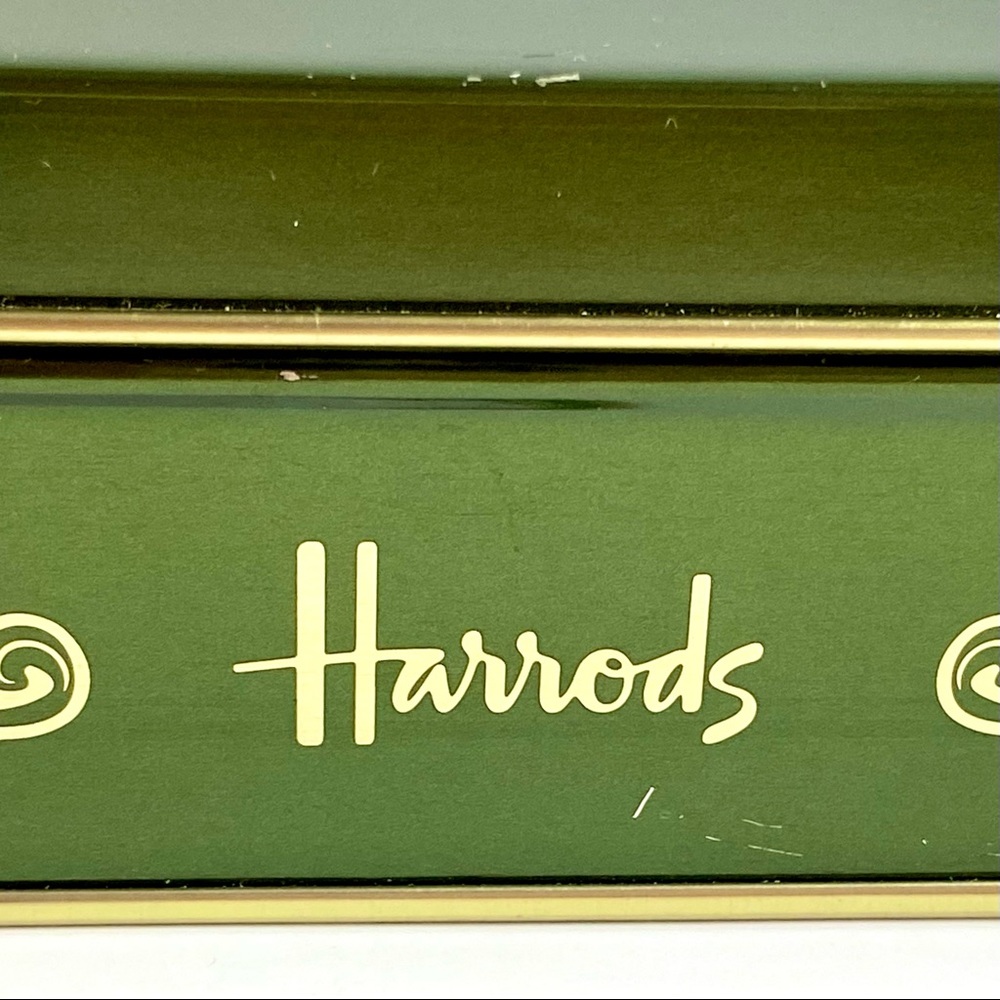 Harrods of London Biscuit Tin - Picture 4 of 13